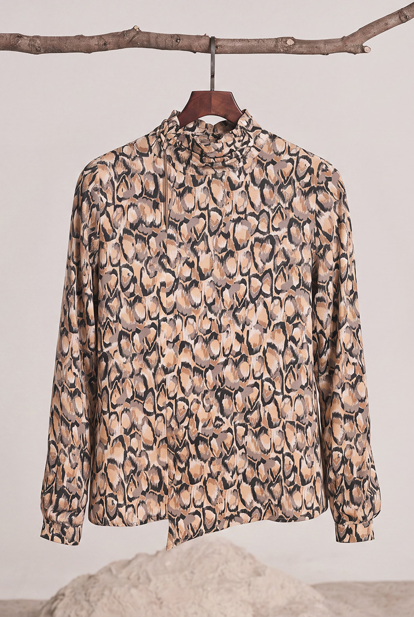 Bluse mit Raffkragen Damen
