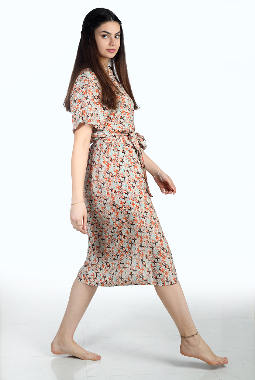 Leichtes Midi-Hemdblusenkleid in Retromuster mit Gürtel